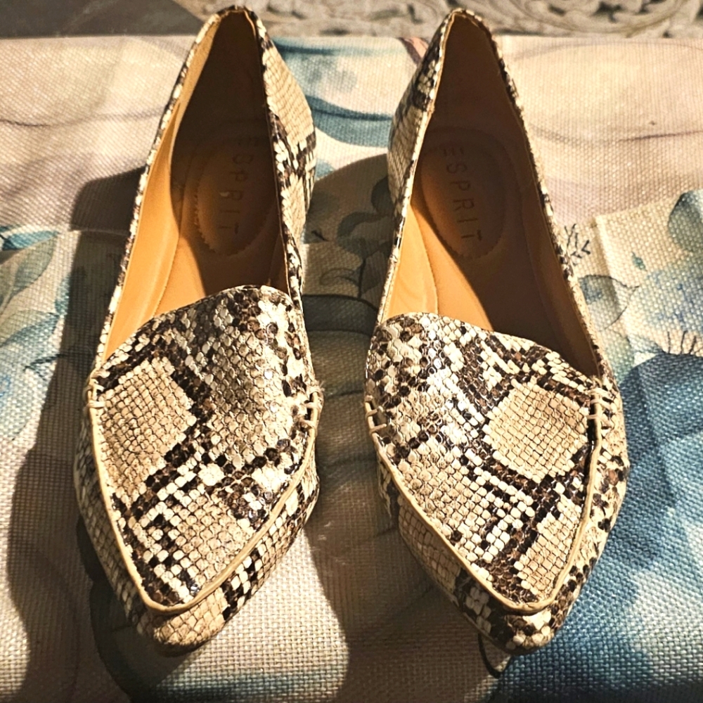 Esprit Cream and Black Snakeskin Flats